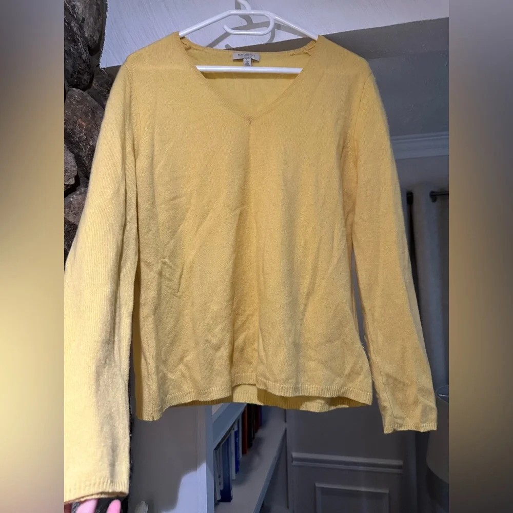 Madison $259 100%Cashmere V-Neck Sweater Size L Yellow V-Neck Knit - Picture 7 of 9